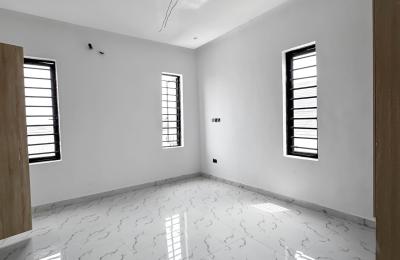 Contemporary 4 Bedroom Terrace with BQ