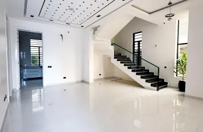 6 Bedroom Fully Detached Duplex