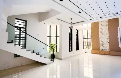 6 Bedroom Fully Detached Duplex