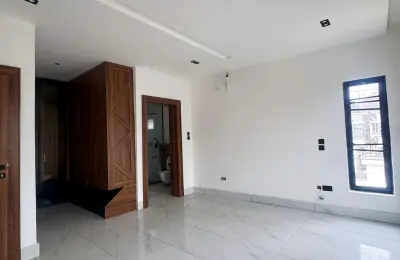 5 Bedroom Fully Detached Duplex