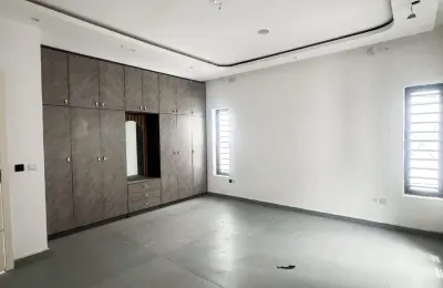 6 Bedroom Fully Detached Duplex