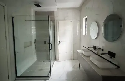 6 Bedroom Fully Detached Duplex