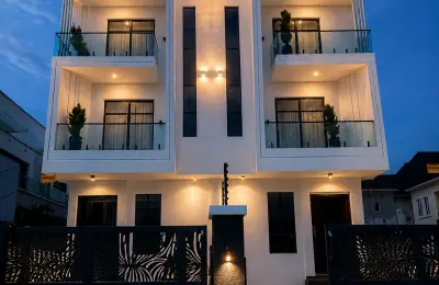 5 Bedroom Fully Detached  Duplex