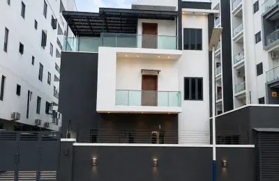 6 Bedroom Fully Detached Duplex