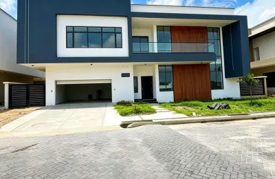 5 Bedroom Villa