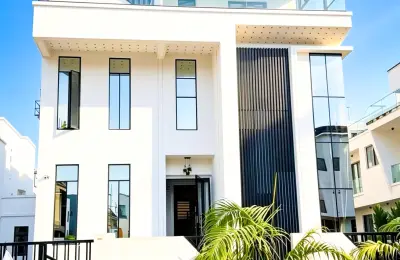 6 Bedroom Fully Detached Duplex