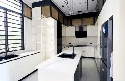 6 Bedroom Fully Detached Duplex