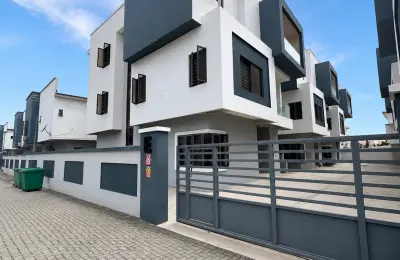 5 bedroom fully detached duplex