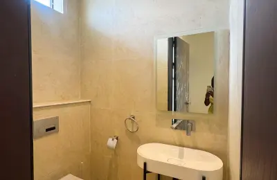 5 Bedroom Villa